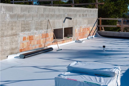 tpo flat roof in the midst of installment